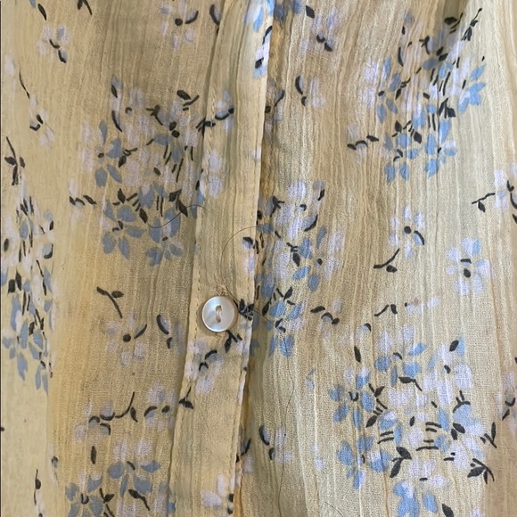 Yellow blouse with light blue flowers - Picture 3 of 4